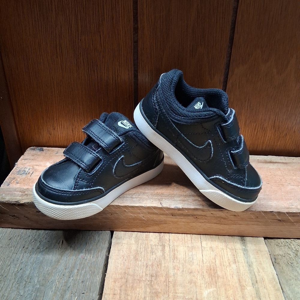 Nike Capri Black & White Leather Hook & Loop Sneakers 579949-014 Toddler Size 6C